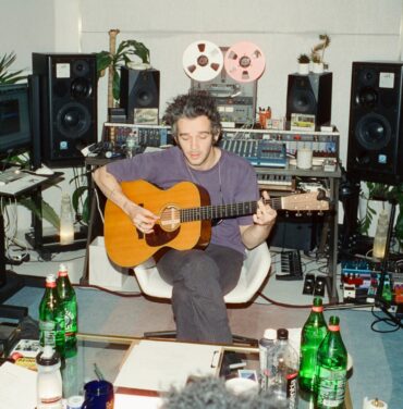 Matty Healy (The 1975) revela lista con sus discos favoritos en Tumblr