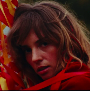 Maya Hawke estrena “Dark”