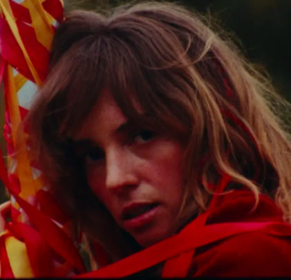 Maya Hawke estrena “Dark”