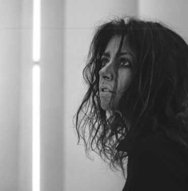 PREMIERE: Renee Mooi presenta el clip de 