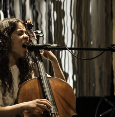 Viva la Chopa: Mabe Fratti y Mint Field en el Museo del Chopo