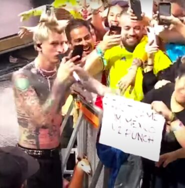Machine Gun Kelly responde a petición de fan mexicano y lo golpea