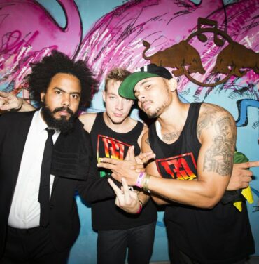 Major Lazer y Ellie Goulding en el video de 