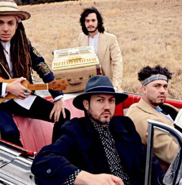 Making Movies versiona “Listening Wind” de Talking Heads