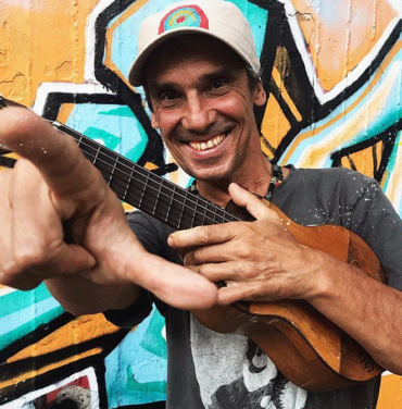 Manu Chao y Matu Mati reversionan “Cumbia Poder”