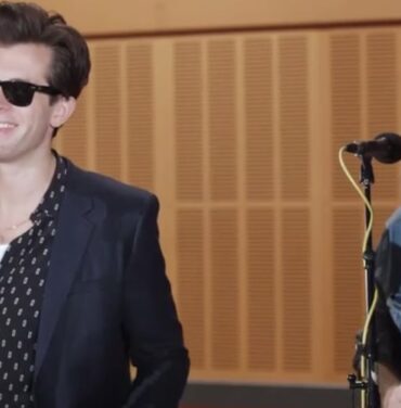 Mark Ronson y Tame Impala hacen cover a QOTSA