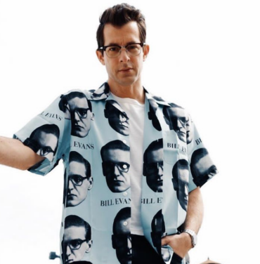 Mark Ronson comparte “Too Much”