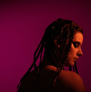 Mathilde Sobrino presenta el sencillo “Lo vi venir”