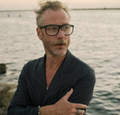 Matt Berninger presenta cover de “I'm Waiting For The Man”