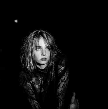 Maya Hawke versiona “Honey” de Samia