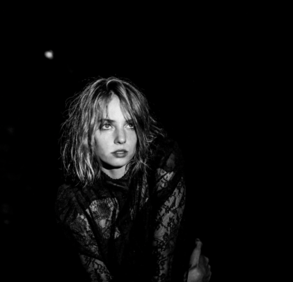 Maya Hawke versiona “Honey” de Samia