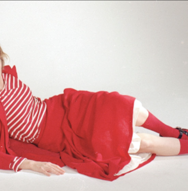 Maya Hawke anuncia disco y estrena “Missing Out”