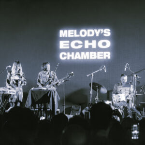 Road to Hipnosis: Melody’s Echo Chamber en Foro Indie Rocks!