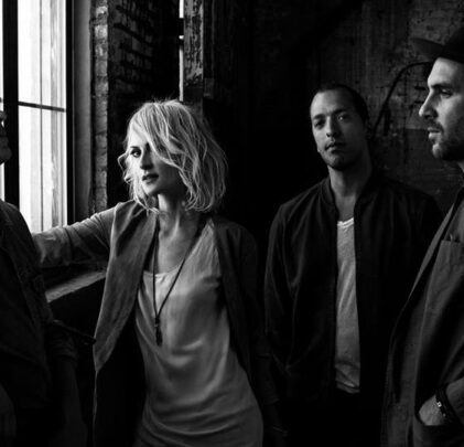 “Risk”, el nuevo video de Metric