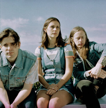 Mira a Middle Kids interpretar este clásico de los ochenta