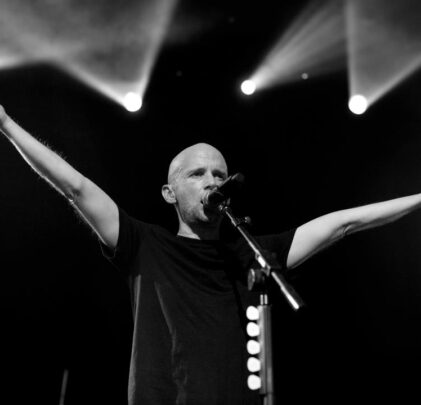 Escucha un remix de Moby a Monkey Safari