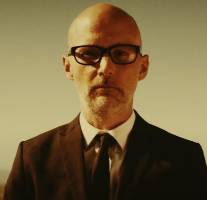 Escucha la nueva versión de “Natural Blues” de Moby
