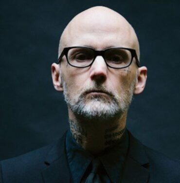 Moby versiona “Heroes” de David Bowie junto a Mindy Jones