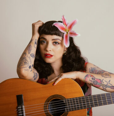 Mon Laferte versiona “Wish You Were Gay” de Billie Eilish