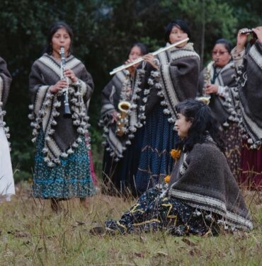 Mon Laferte estrena documental para “Se Va La Vida”
