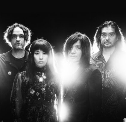 Mono comparte el sencillo doble “Scarlet Holliday”