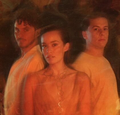 Monsieur Periné enciende la llama con “El caudal”