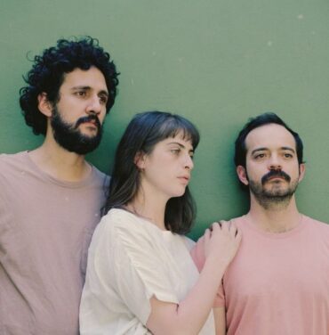 Mira el video de “Águilas” de Mr. Bleat