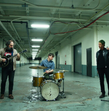 Muzz presenta su nuevo sencillo “Knuckleduster”