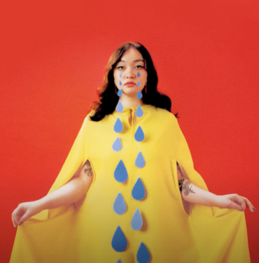 Mxmtoon se sincera en su nuevo sencillo “Victim of Nostalgia”