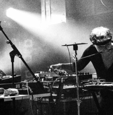 Nova Materia redefine la experimentación en ‘Current Mutations’