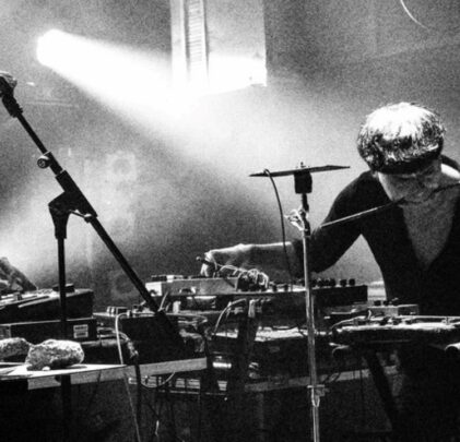 Nova Materia redefine la experimentación en ‘Current Mutations’