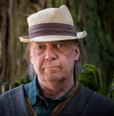Neil Young celebra el 4 de julio con nuevo tema