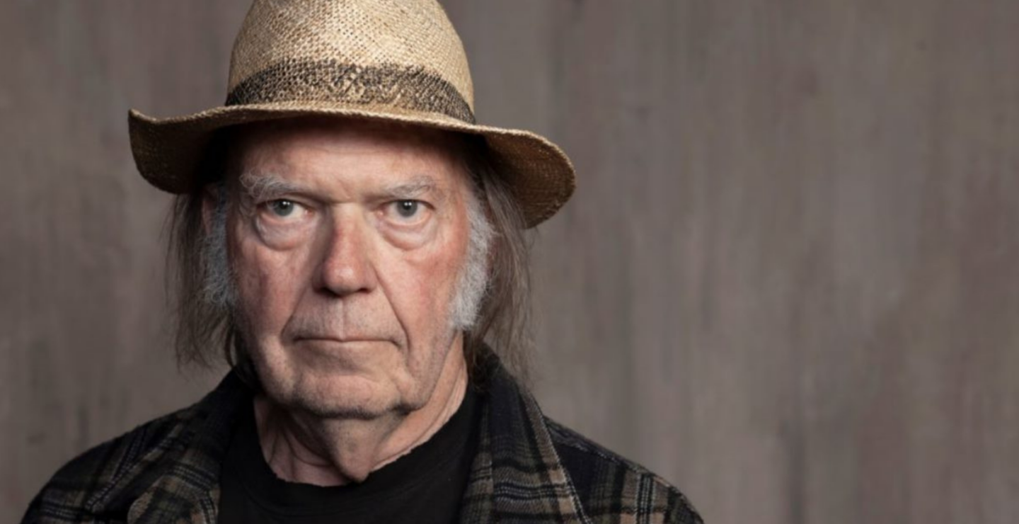 Sigue la guerra, Neil Young arremete contra Spotify