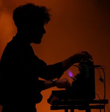 Neon Indian estrena el video 