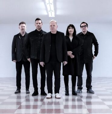 New Order lanzará álbum en vivo junto con un filme