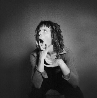 “Round Round the Moon and All”, lo nuevo de Nicholas Allbrook