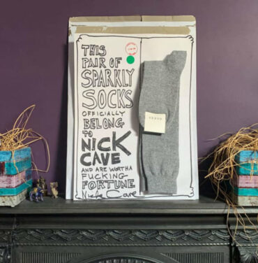 Nick Cave donó un par de calcetines Gucci para salvar a un venue