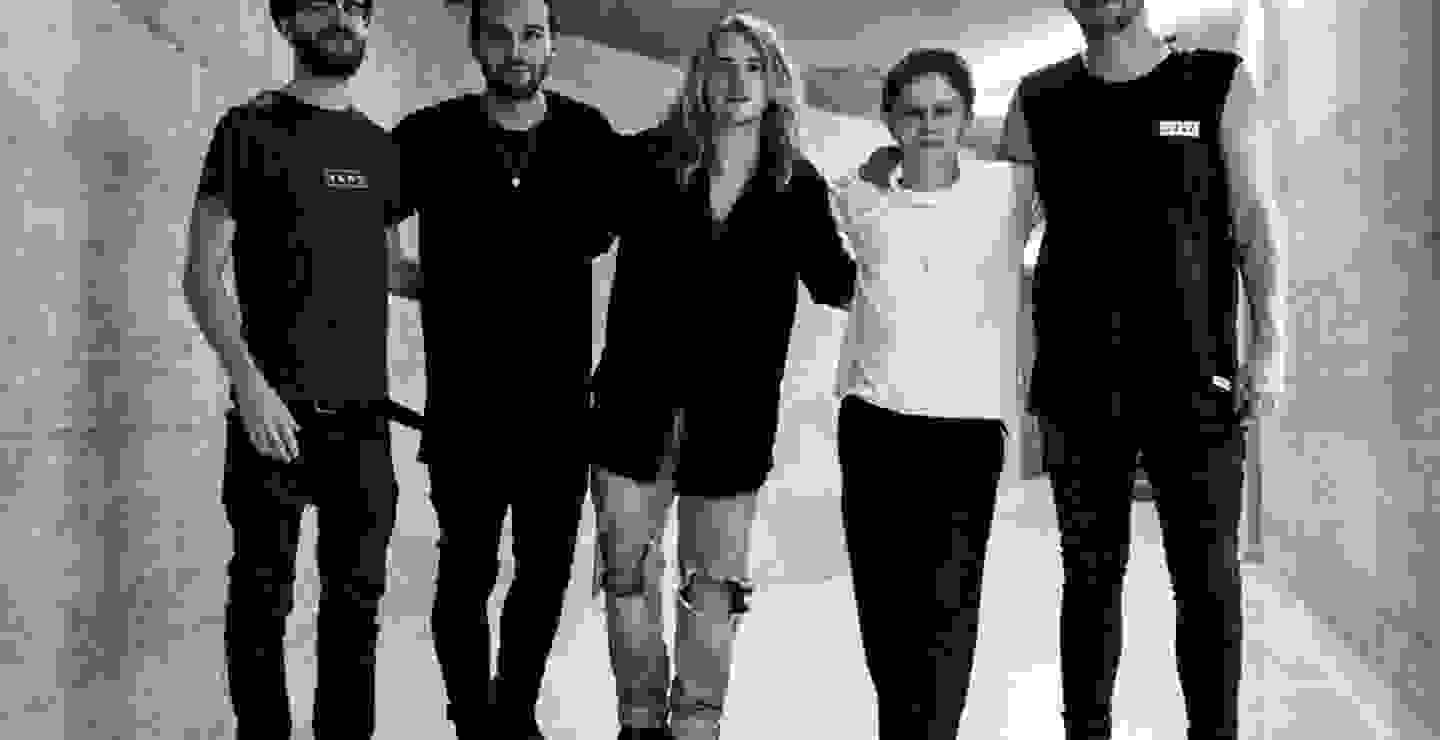 Nothing But Thieves comparte video de “Is Everybody Going Crazy?”