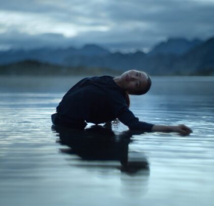 Escucha “Loom”, lo nuevo de Ólafur Arnalds y Bonobo