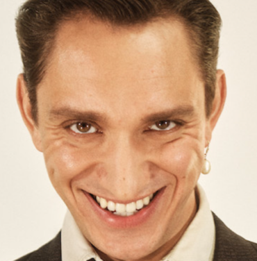 Escucha “Run the Credits” de Oliver Sim