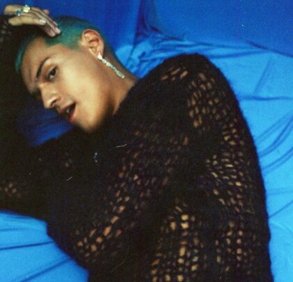 Omar Apollo anuncia lanzamiento del álbum 'Apolonio'