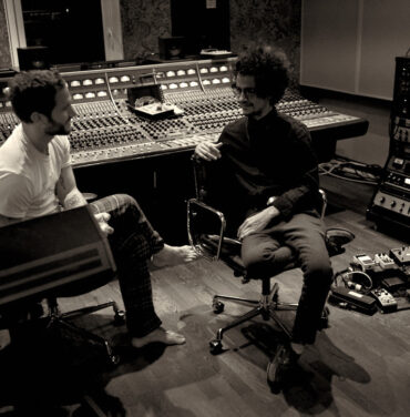 Omar Rodríguez-López lanzará un boxset con tres vinilos