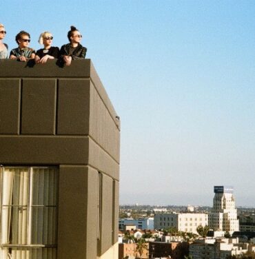 PINS coverea a los Misfits