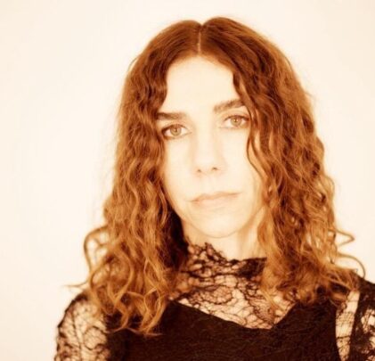 Escucha “I Inside the Old I Dying