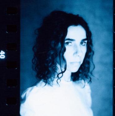 PJ Harvey regresa con el disco, 'I Inside the Old Year Dying'