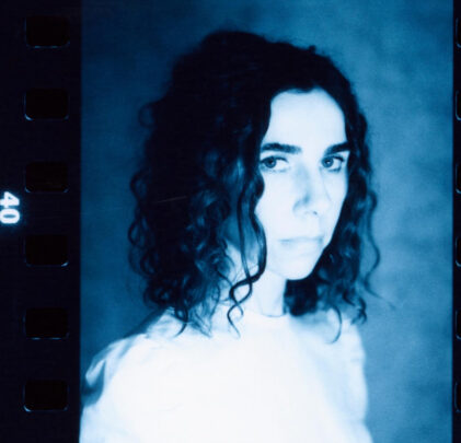 PJ Harvey regresa con el disco, 'I Inside the Old Year Dying'