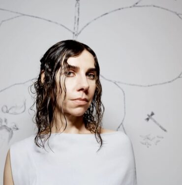 PJ Harvey versiona “Who By Fire” para la serie 'Bad Sisters'