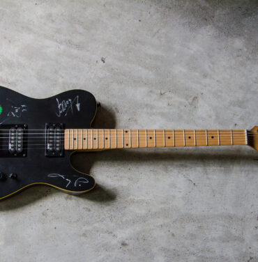 Monster Energy e Indie Rocks! te regalan guitarra firmada por Papa Roach