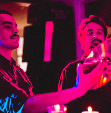 PREMIERE: Par Ásito lanza “Relativistic Jets”