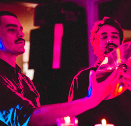 PREMIERE: Par Ásito lanza “Relativistic Jets”